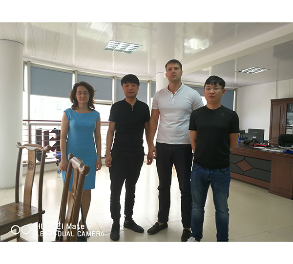 利沃夫電動調節(jié)閥客戶來洽談合作